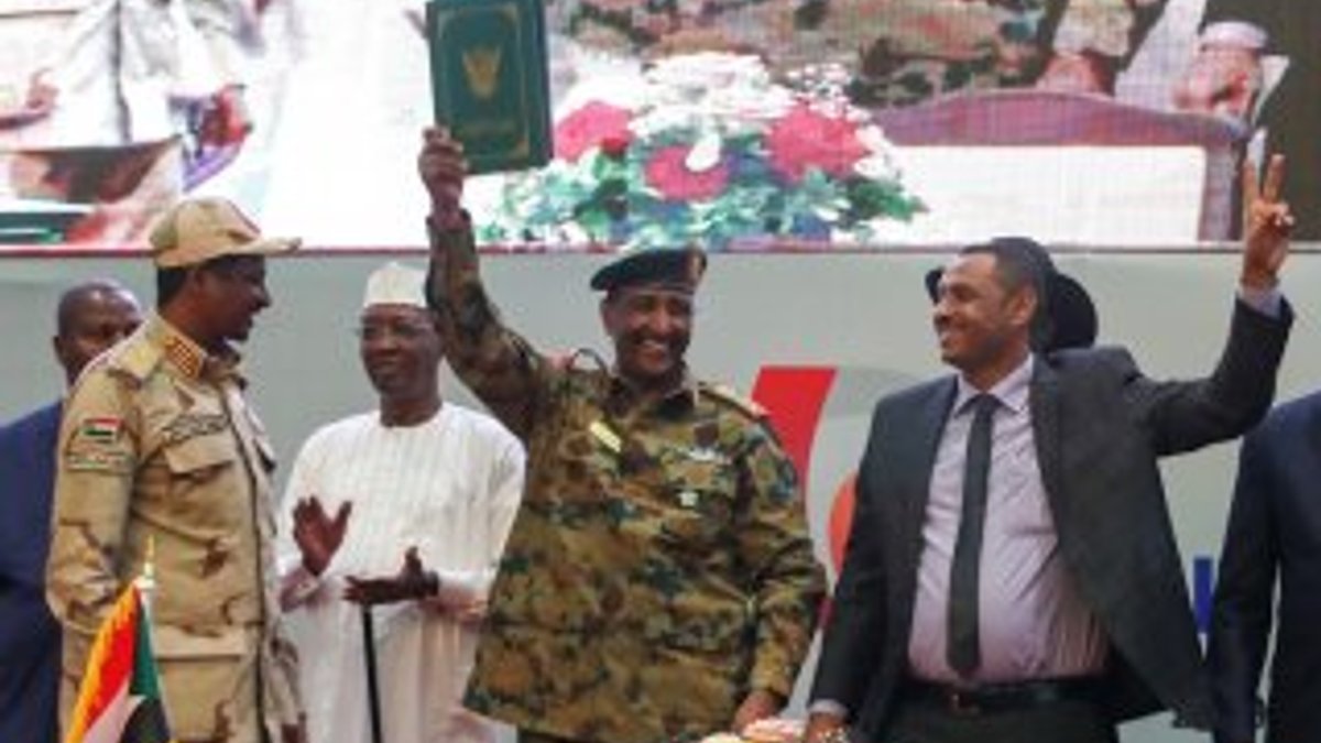 Sudan'da asker ile sivil muhalifler anlaştı