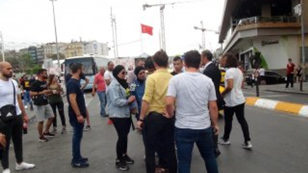 Taksim Meydanı'ndan turist ile taksici arasında tartışma