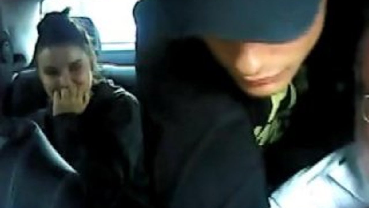Polonya'da taksi sürücüsünü soyan gençler kamerada
