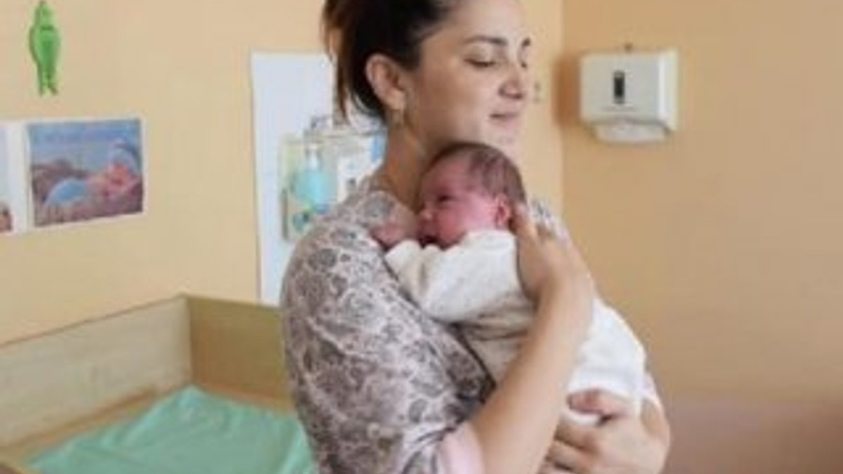 Kazakistan'da bir kadın 3 ayda 2 çocuk sahibi oldu