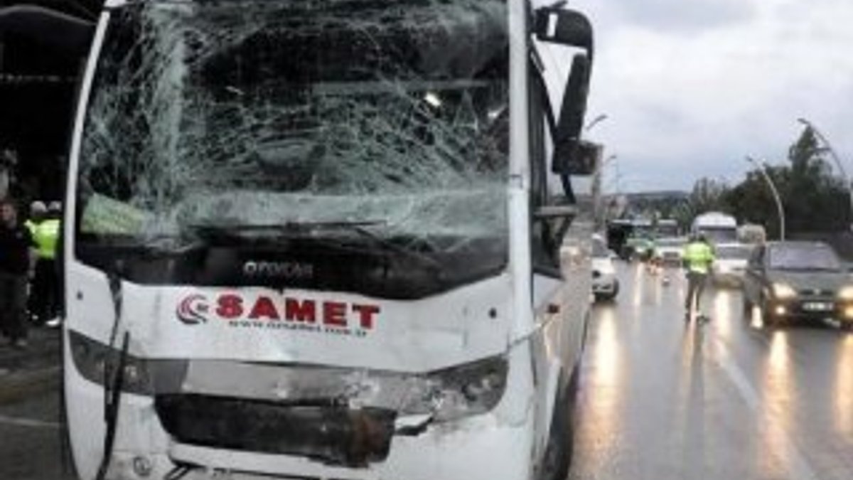 Polis servis aracı yolcu otobüsüne çarptı: 3’ü polis, 8 yaralı
