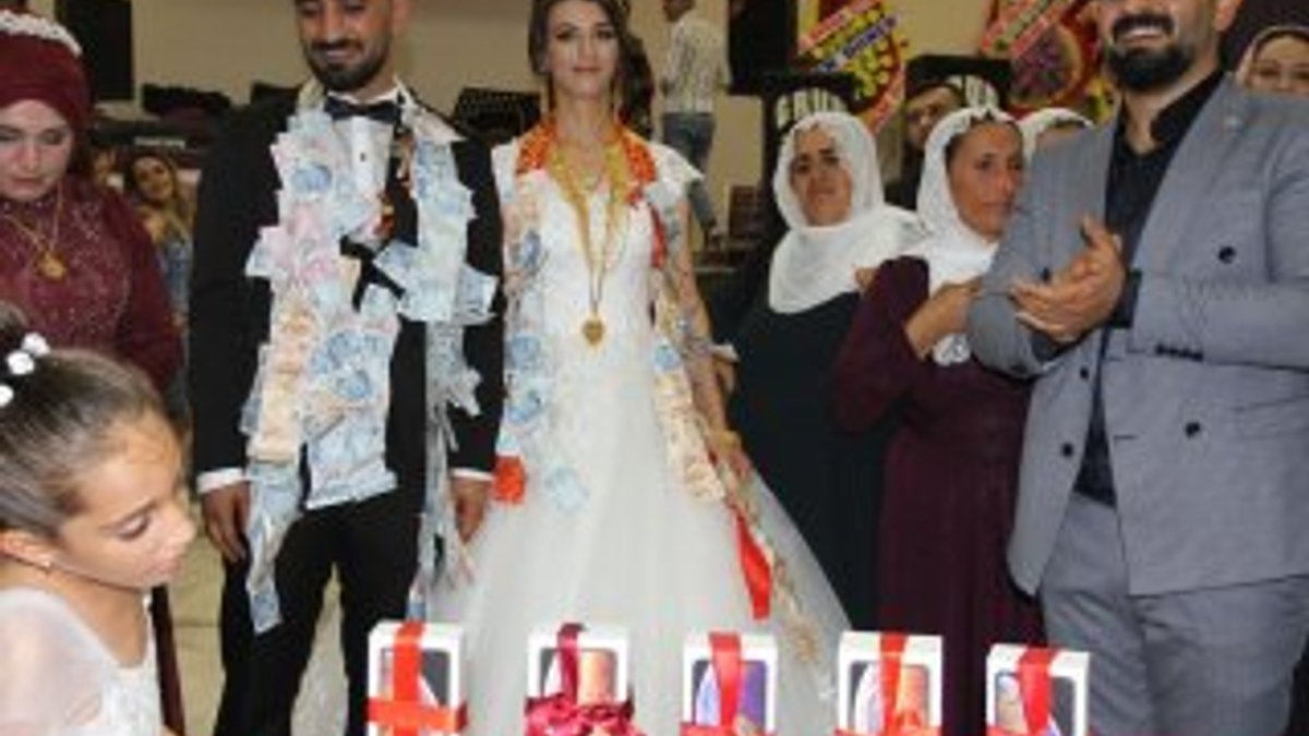 Mardin'de ağabeyden evlenen kardeşine 5 adet telefon