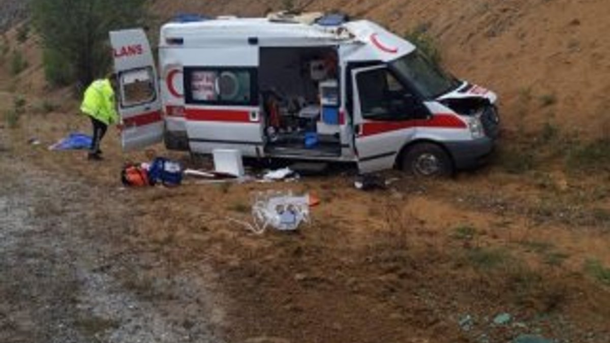 Yozgat’ta ambulans kaza yaptı: 1'i bebek 5 yaralı