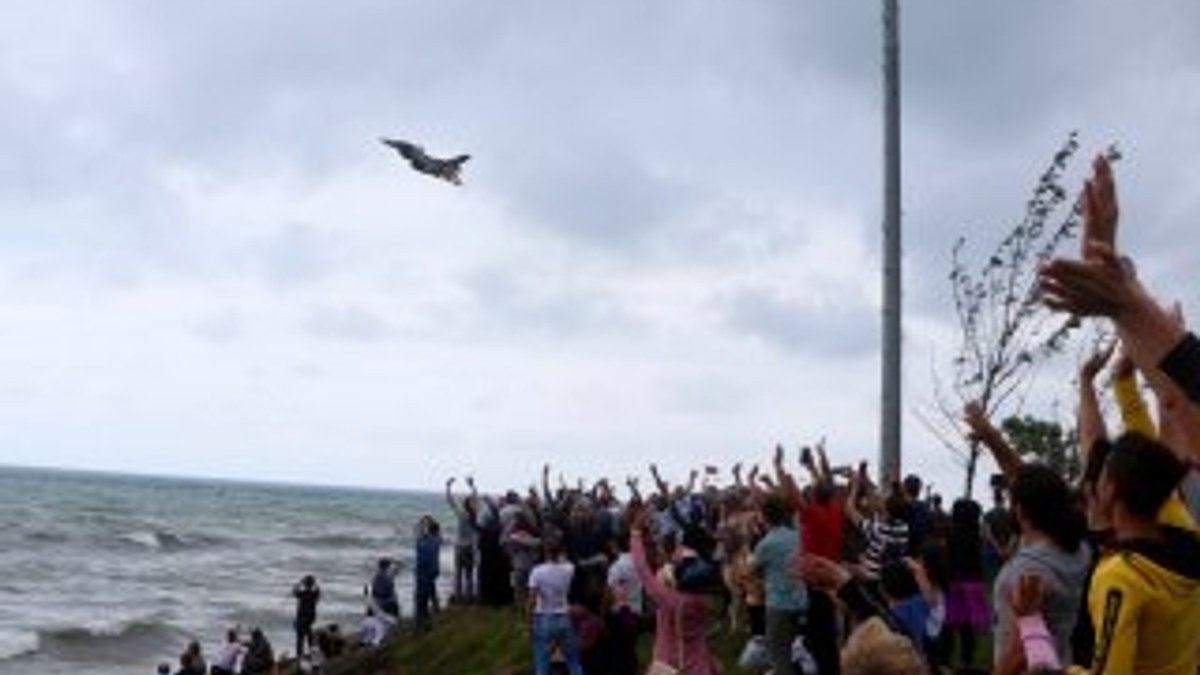 SOLOTÜRK, Trabzon'da gösteri uçuşu yaptı