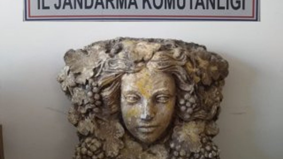 'Üzüm salkımlı kadın yüzü' heykelini satarken yakalandılar