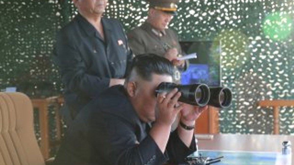 Kuzey Kore 'süper büyük' çoklu füze sistemini denedi