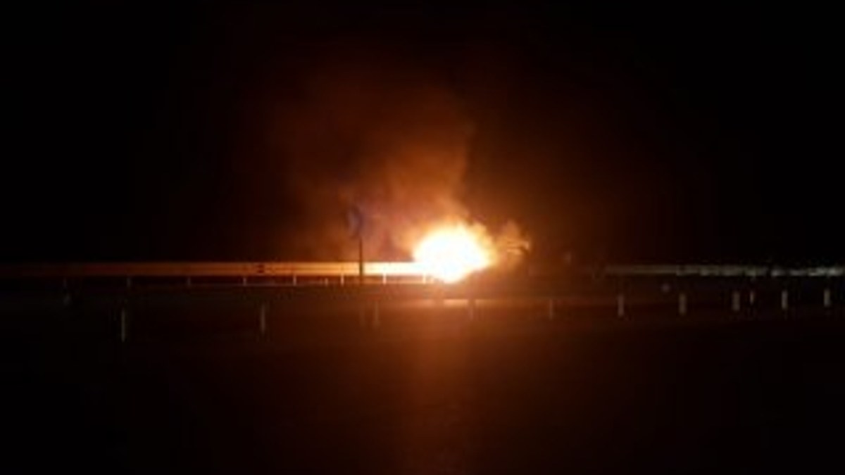 Kütahya'da bir otomobil alev alev yandı