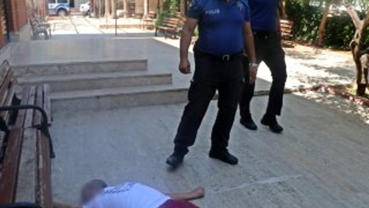 Antalya'da kolonya içip cami avlusunda sızdı