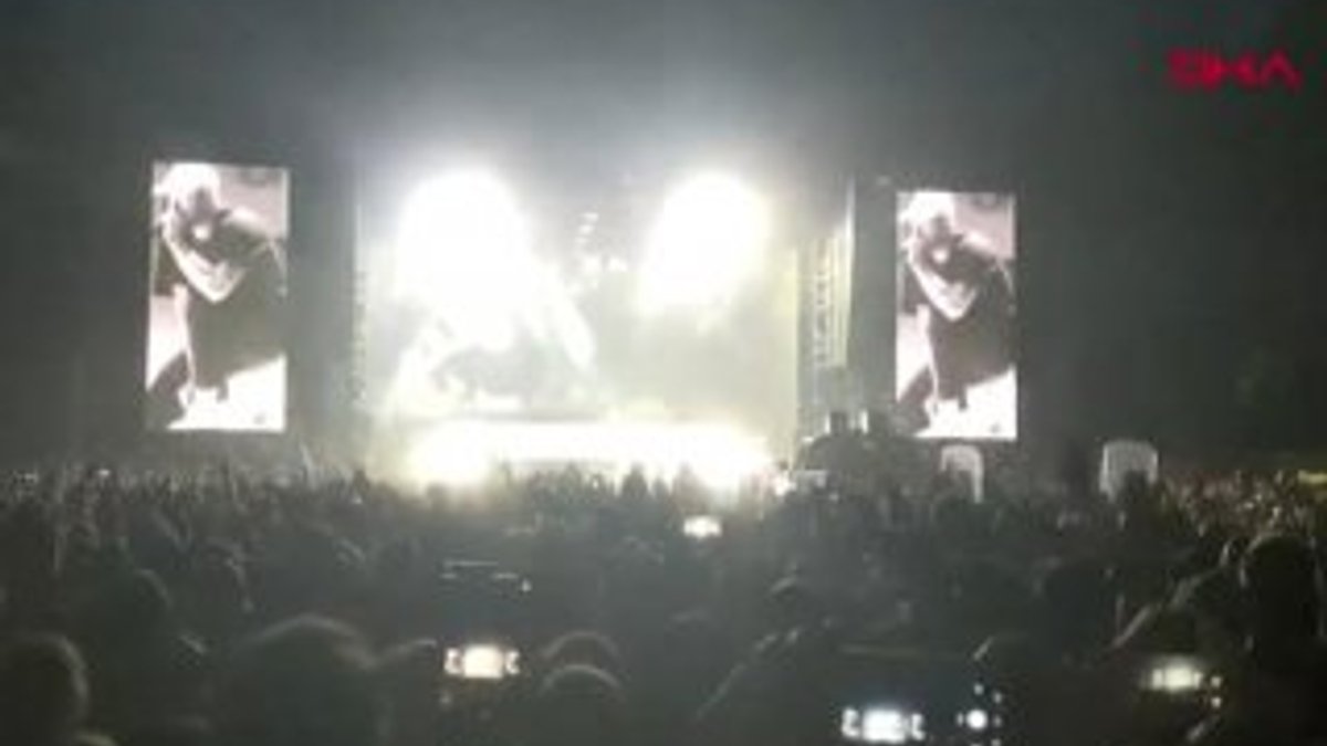 Almanya'da konserde dev ekran kazası