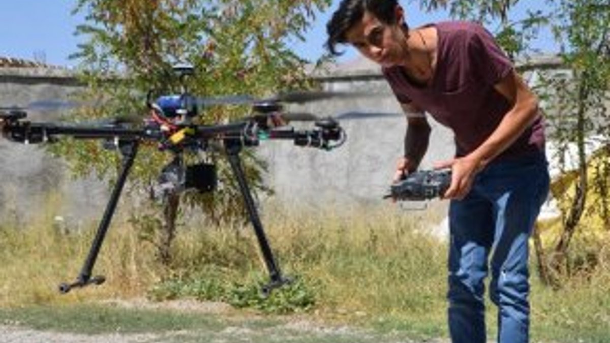 Hakkarili genç, hurda malzemelerle drone yaptı