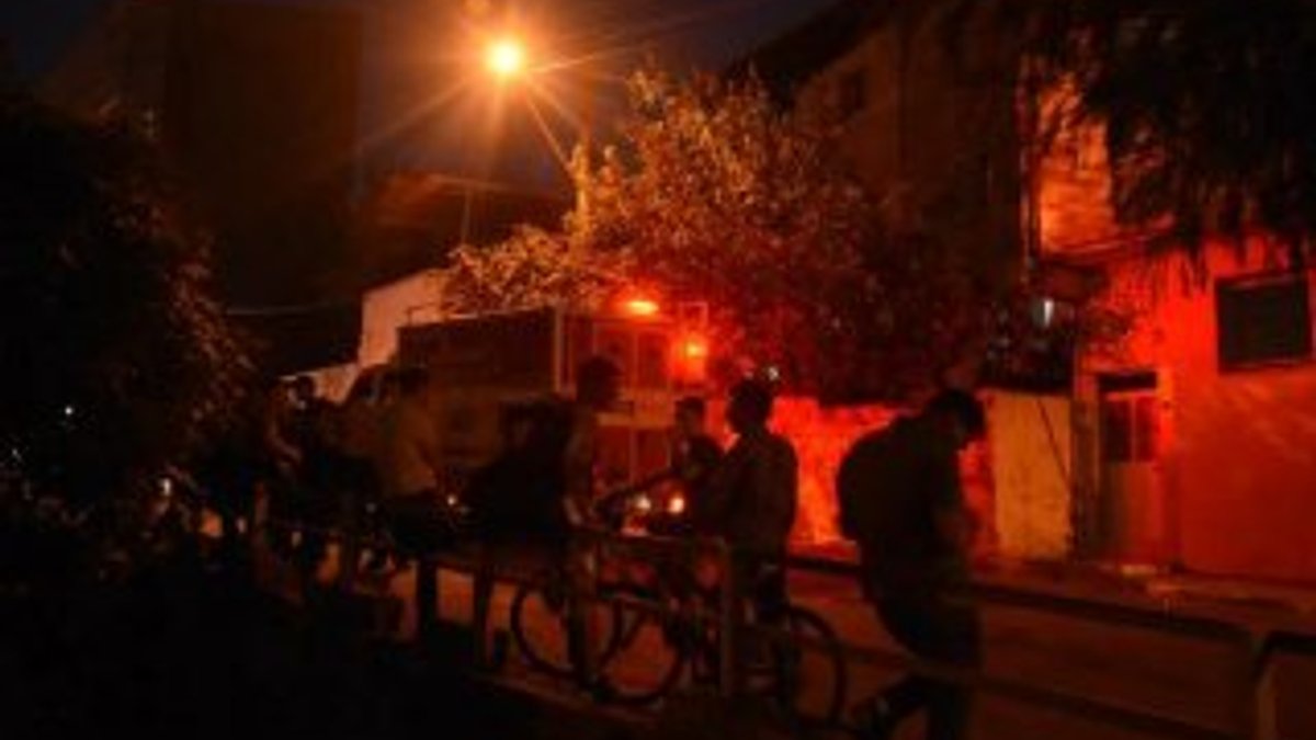 İzmir'de cinayet zanlılarının evi kundaklandı