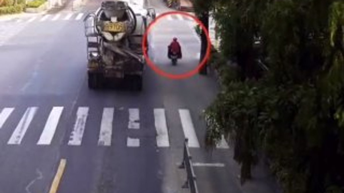 Çin'de motosikletli kadının mucize kurtuluşu