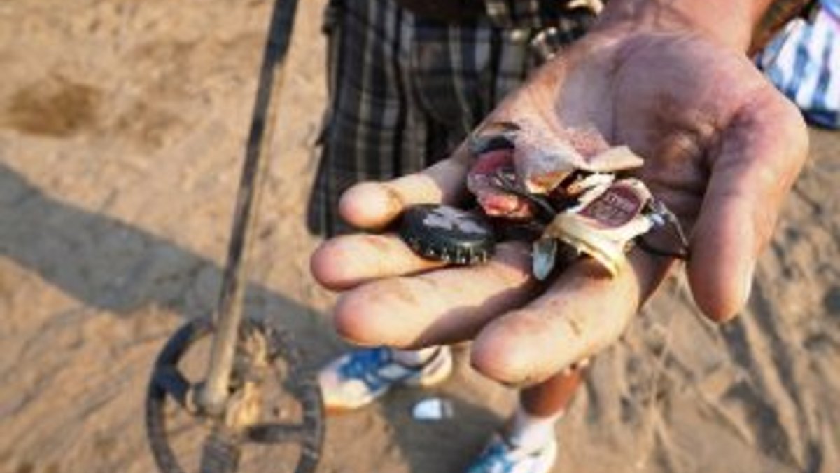 Marmaris sahilinde ziynet eşyası arayan Rus turist