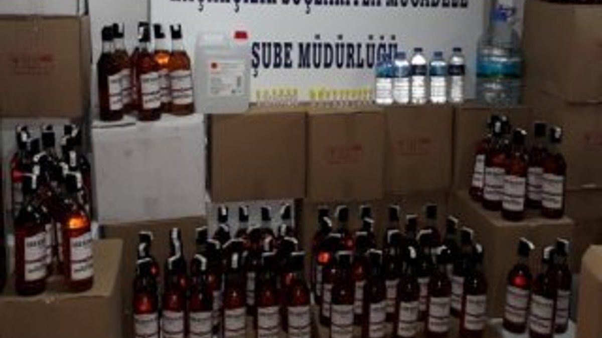 İzmir'de 4 bin 600 şişe sahte içki ele geçirildi