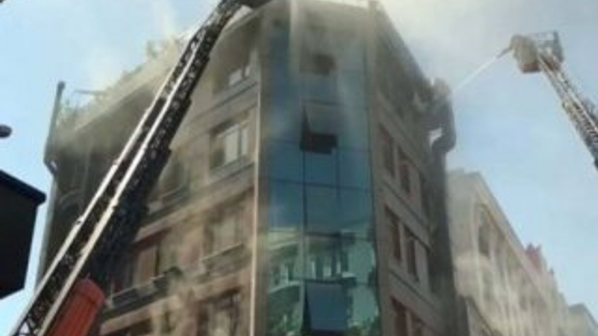 Kağıthane’de 6 katlı bina yandı