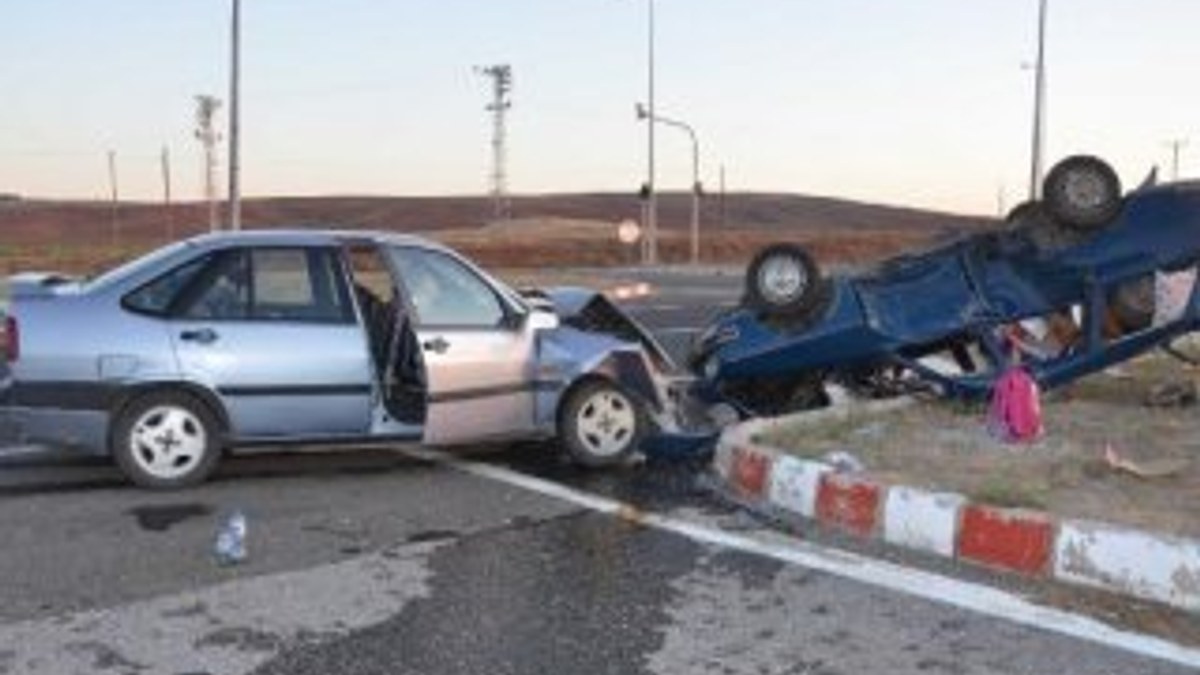 Kayseri'de iki otomobil çarpıştı: 8 yaralı