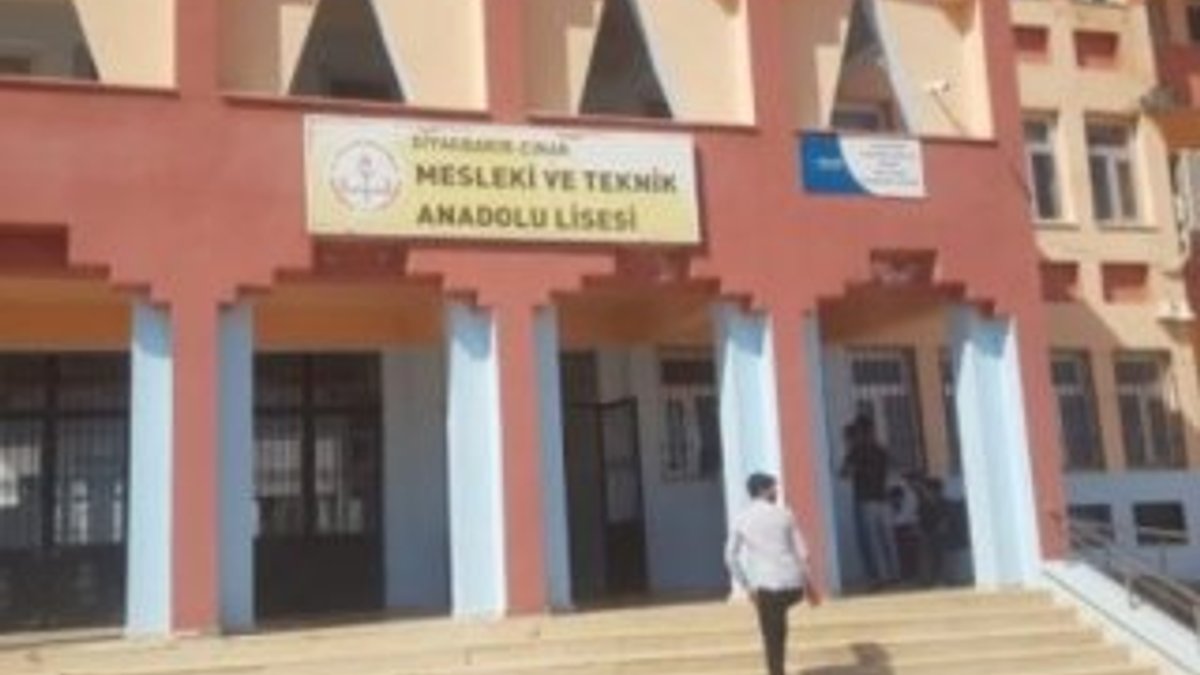 Diyarbakır’da öğretmen, öğrencilerinin önünde bıçaklandı