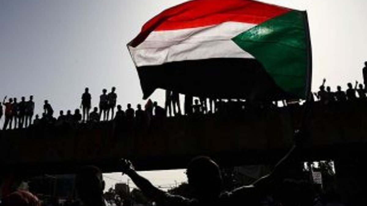 Sudan'da öldürülen protestocular için komisyon kurulacak