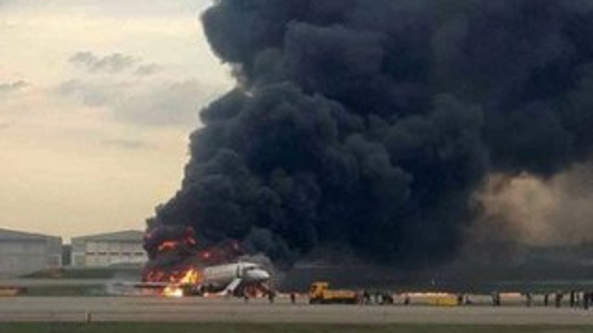 Rusya'da iniş takımı alev alan uçakta 12 yolcu yaralandı