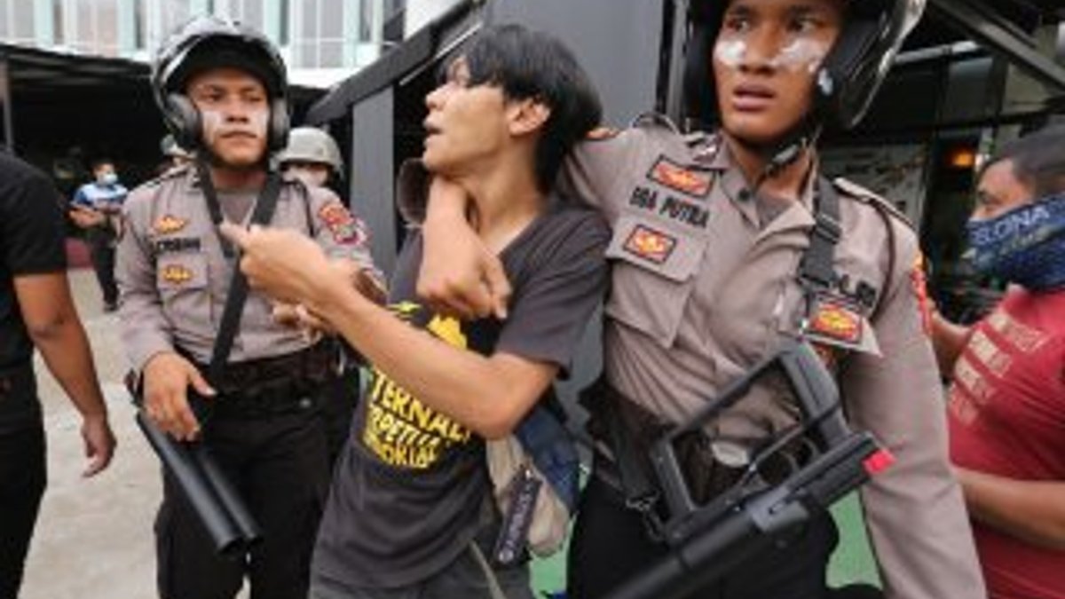 Endonezya'da yolsuzluk protestosunda çatışma
