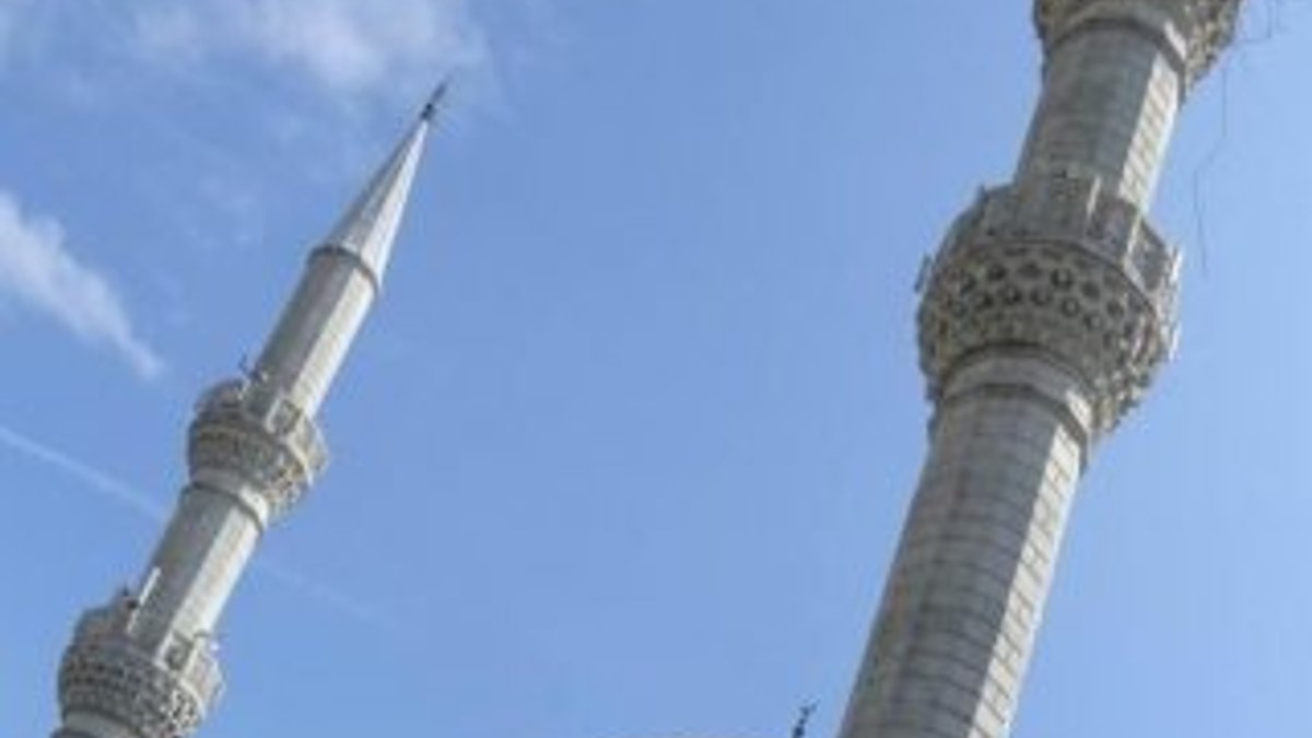 Avcılar'da minaresi yıkılan camiyi mühürlediler