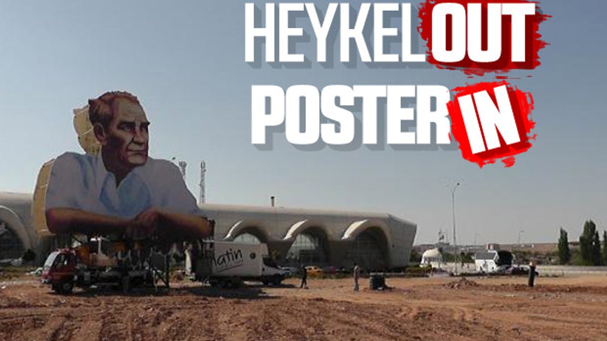 Kırşehir'de şehir merkezi girişine Atatürk posteri asıldı