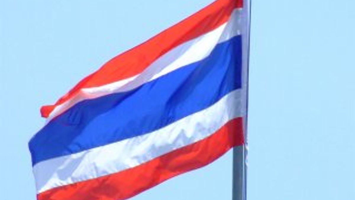 Tayland'da iki ordu alayı kraliyete bağlandı