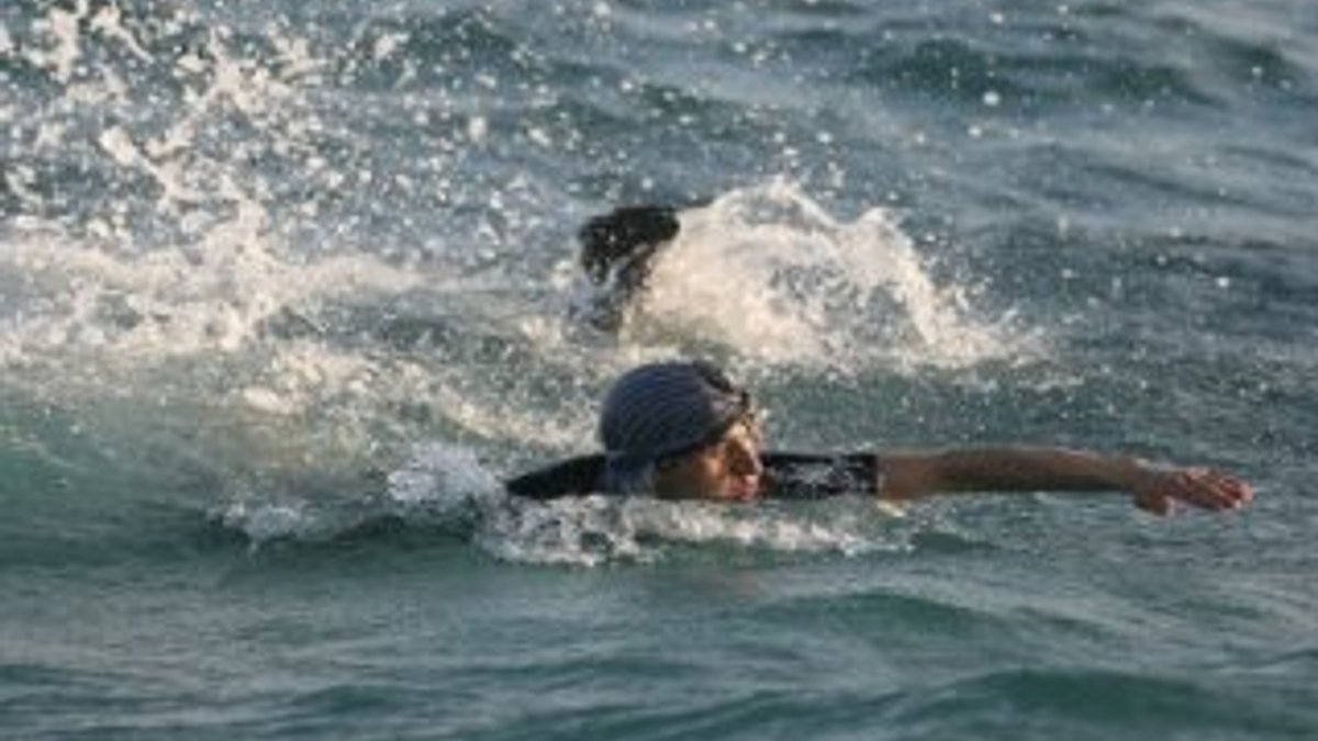 İzmir'den Sakız Adası'na yüzerek kaçarken durduruldu