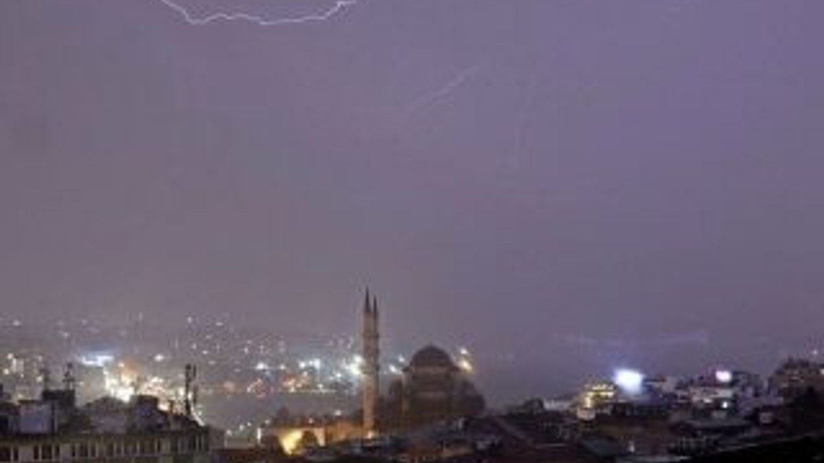 İstanbul Valiliğinden kuvvetli sağanak yağış uyarısı