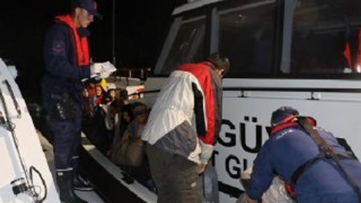 Çanakkale'de lastik bot içinde 87 kaçak göçmen yakalandı