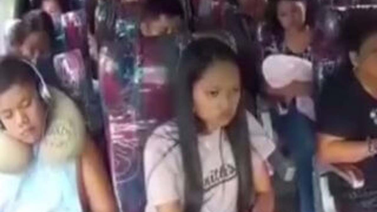 Filipinler'de yolcu otobüsü devrildi: 2 ölü, 20 yaralı