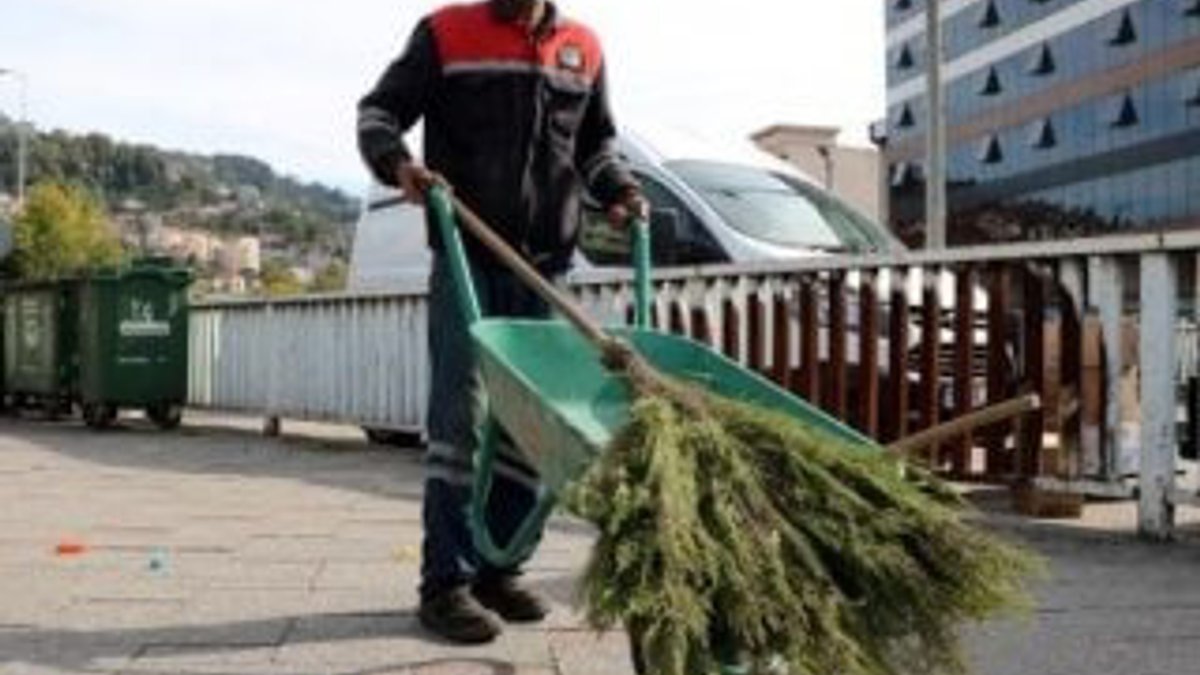 Zonguldak'ta temizlik işçisinden öğrencilere burs