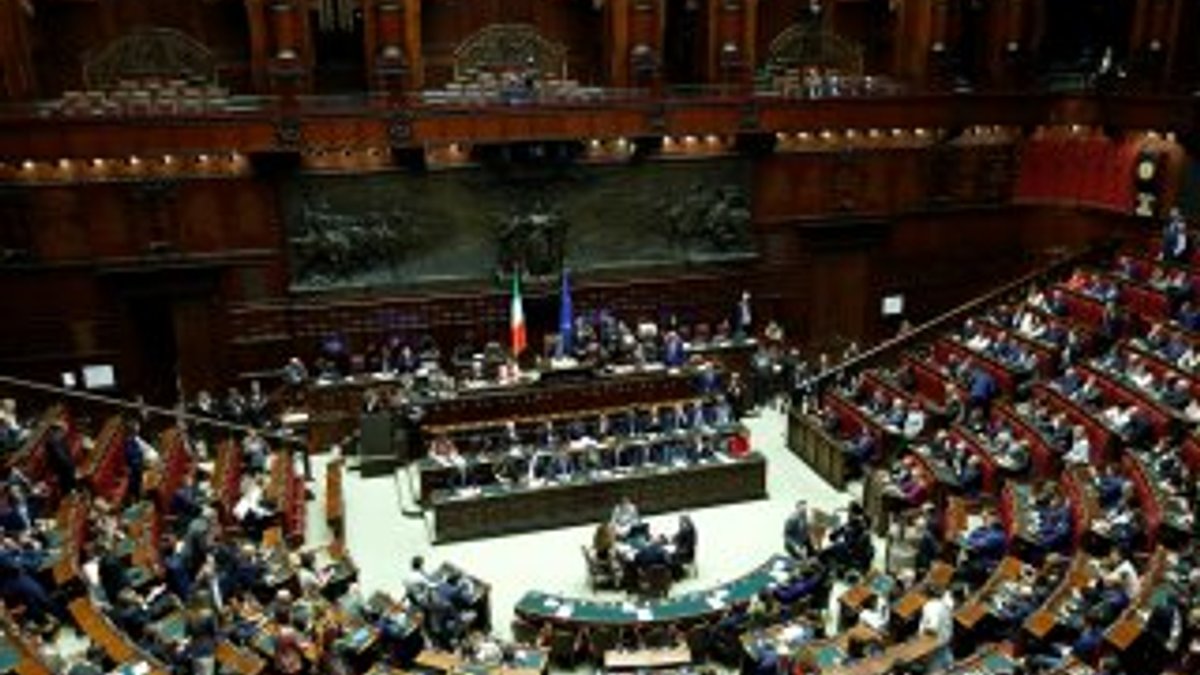 İtalya, tasarruf için milletvekili sayısını düşürdü