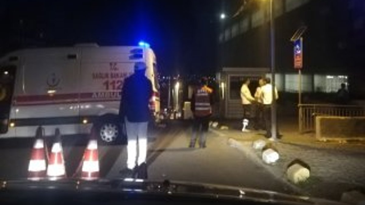 AVM otoparkında otomobilin çarptığı genç yaralandı