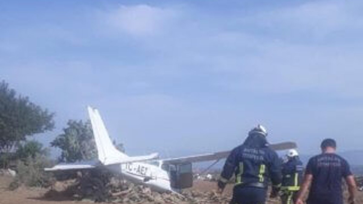 Antalya'da sivil eğitim uçağı havalanamadan düştü