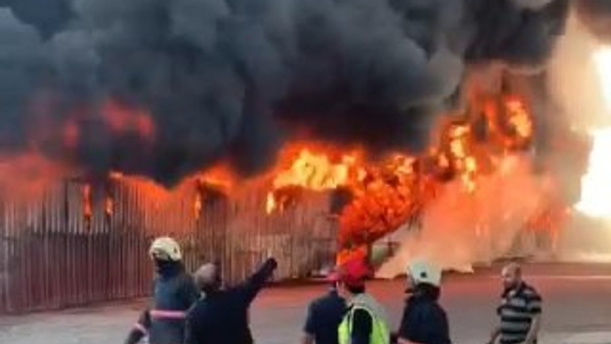 Elazığ'da plastik fabrikasının deposunda yangın