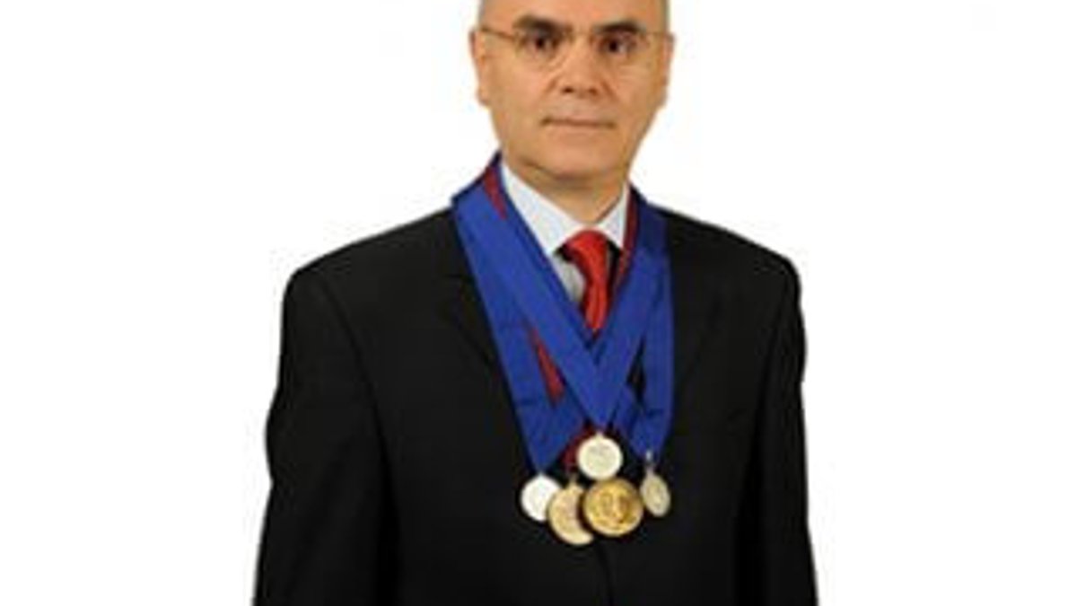 Doç. Dr. Ahmet Yıldızhan bel fıtığını anlattı