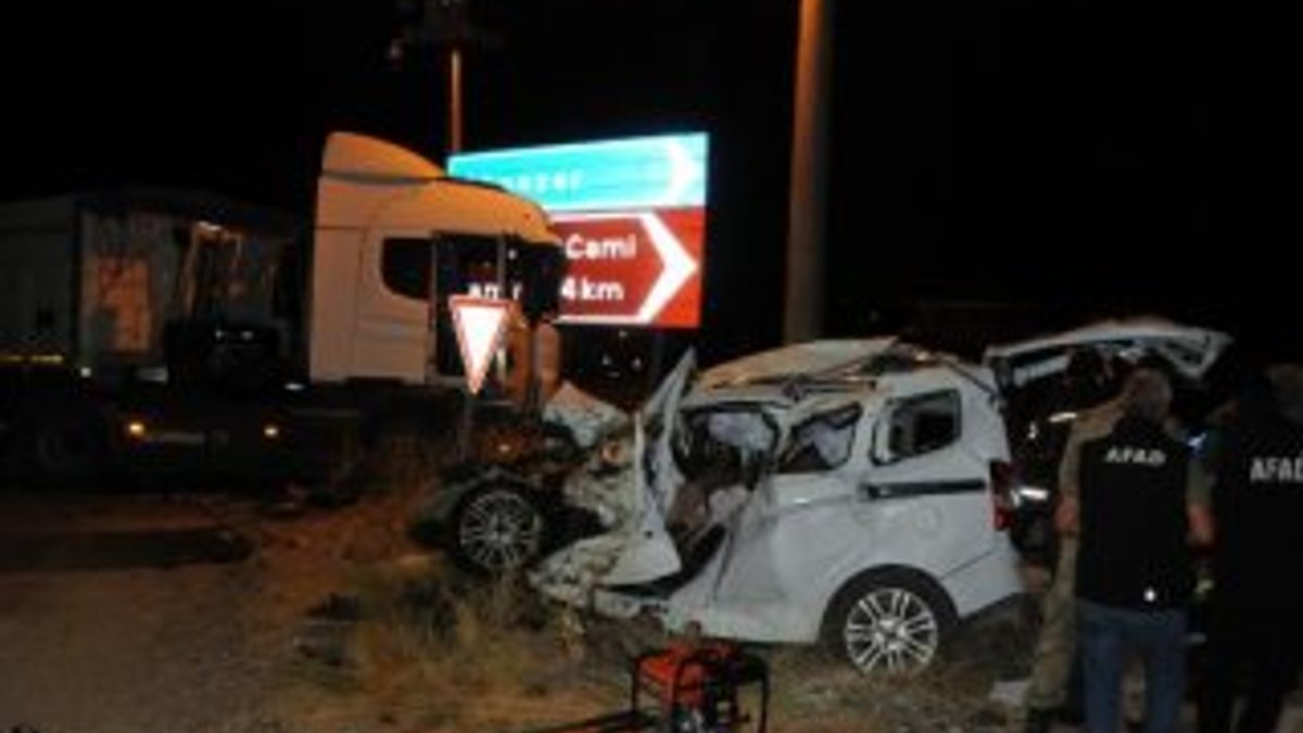 Tunceli'de tır ile çarpışan araçtaki 4 kişi öldü