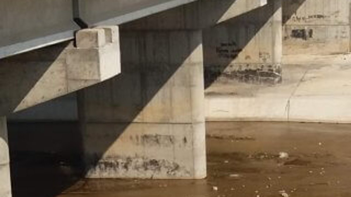 Balıkesir'de bir kişi köprüden atlayarak intihar etti