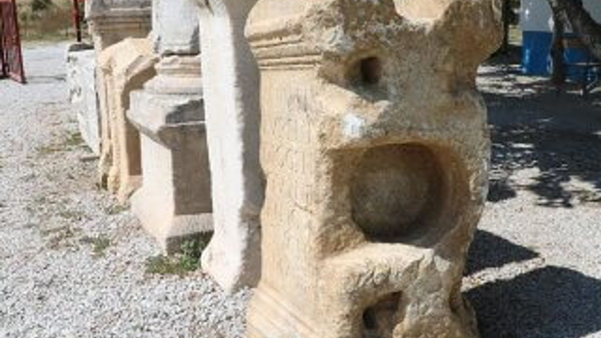 Parion'da bin 900 yıllık anıt mezar kitabesi