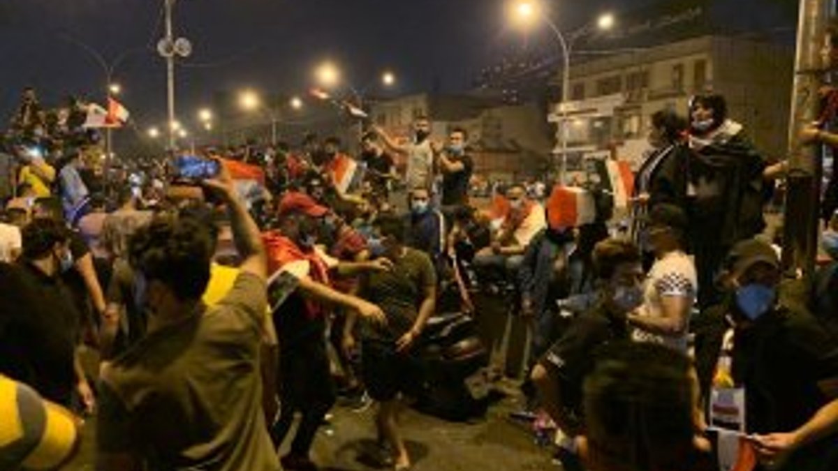 Iraklılar bu kez de sokağa çıkma yasağını protesto etti