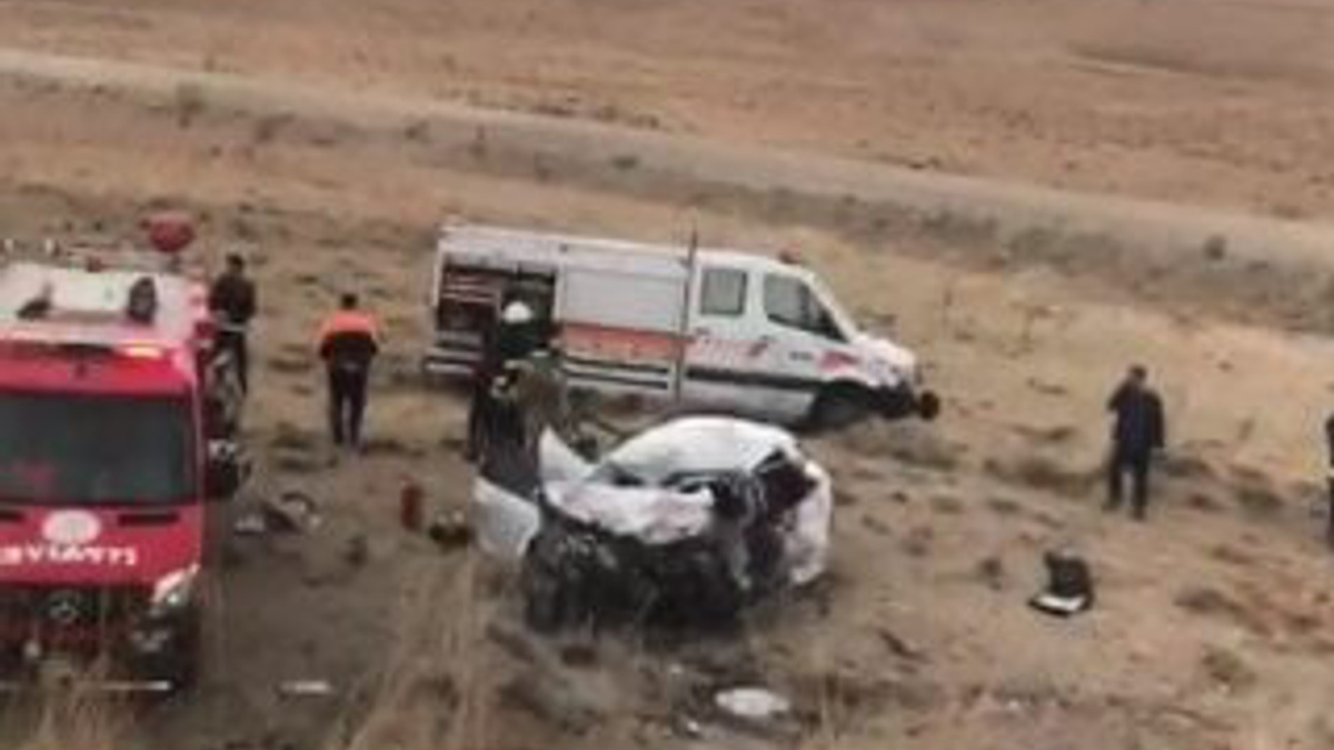 Van'da iki araç çarpıştı: 3 ölü, 4 yaralı