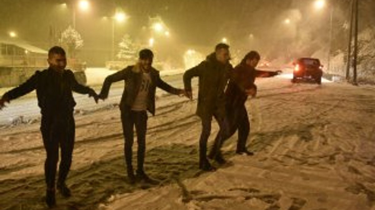 Zigana Dağı'nda  vatandaşlar karla oynadı
