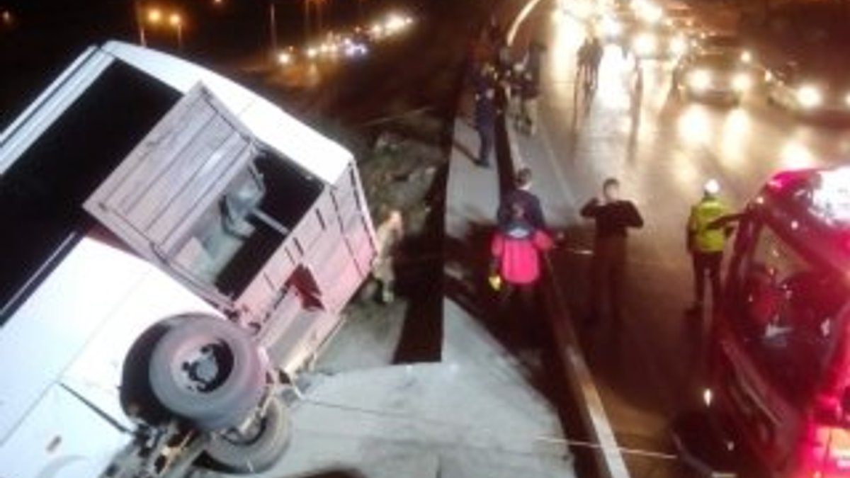 İzmir'de makas atan sürücü kazaya neden oldu: 7 yaralı