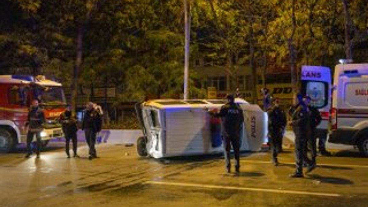 Ankara'da polis aracına minibüs çarptı
