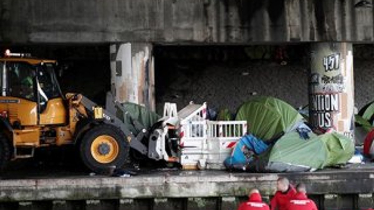 Paris'te düzensiz göçmenler tahliye edilecek