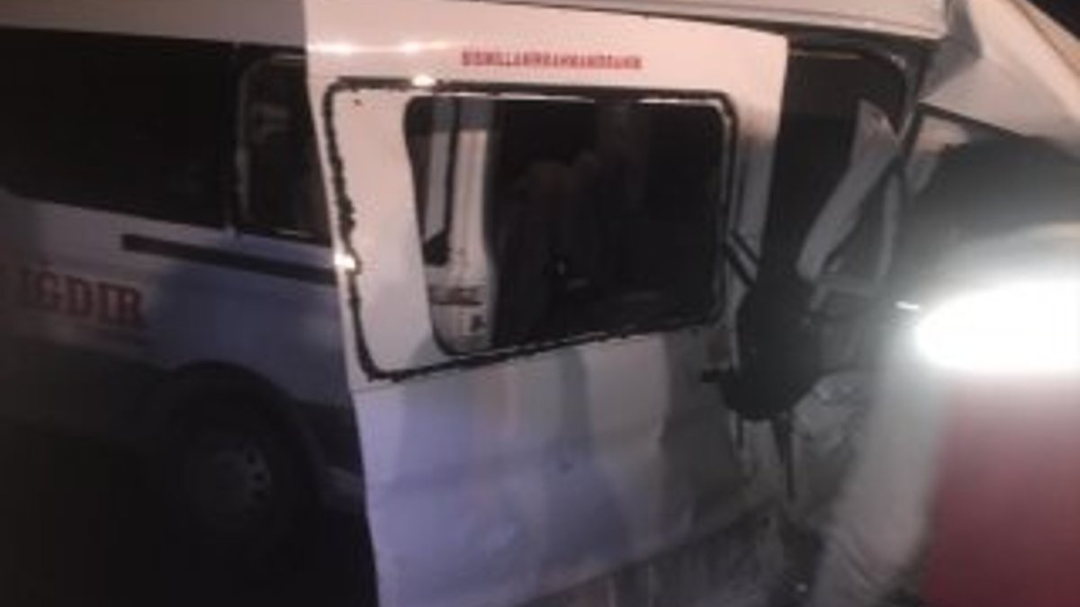 Ağrı'da trafik kazasında 1 kişi öldü 18 kişi yaralandı