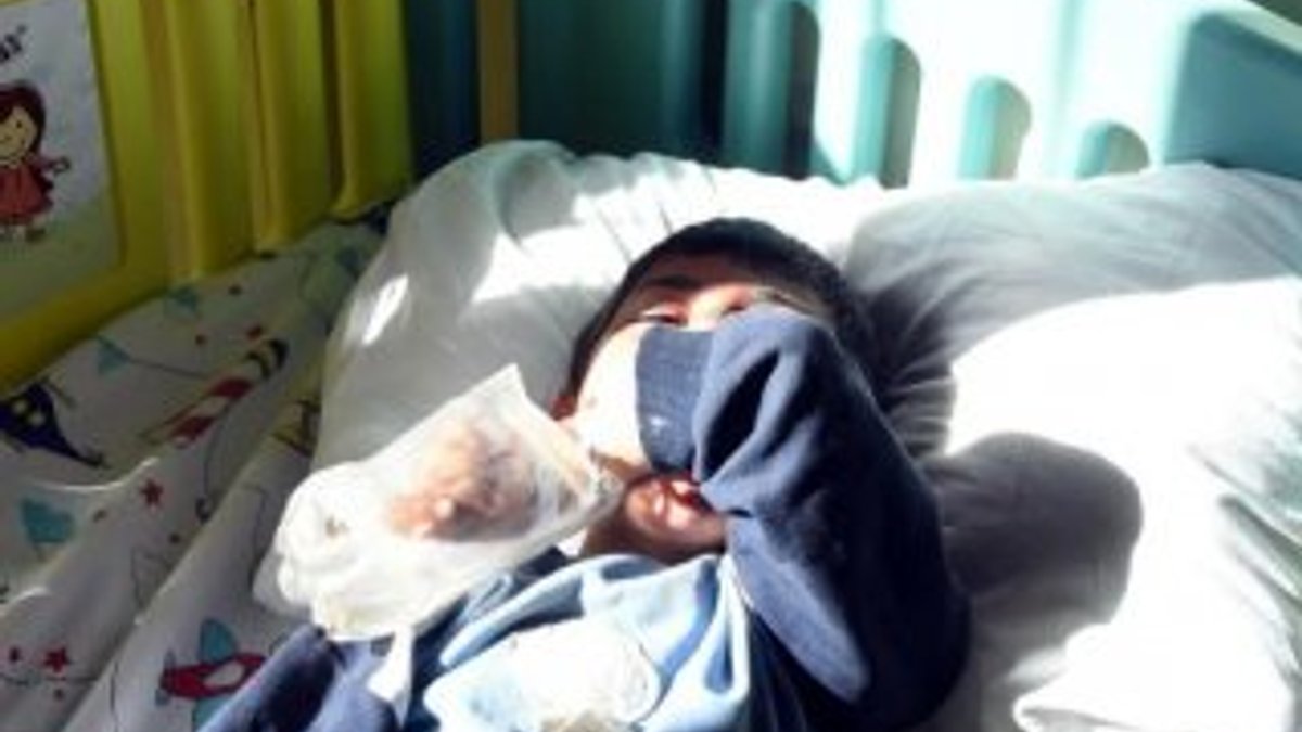 Elleri pet şişeyle kapatılan çocuk tedaviye alındı