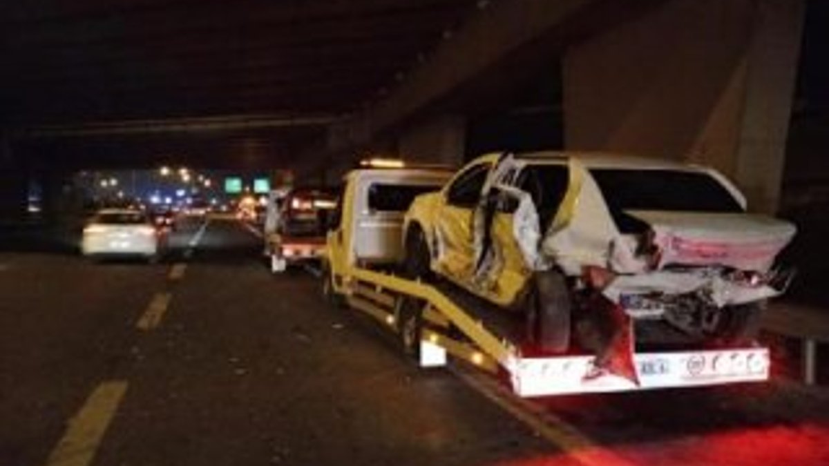 İzmir'de zincirleme trafik kazası: 1 ölü 6 yaralı
