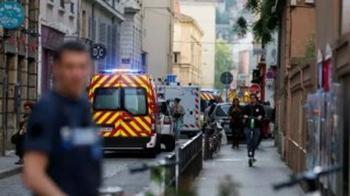Fransa'da üniversite öğrencisi kendini ateşe verdi